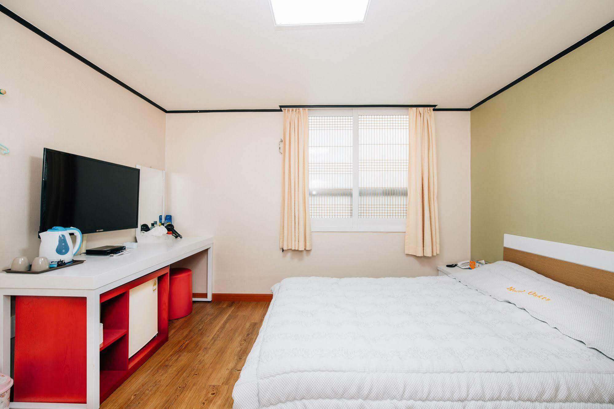 ג'גו Oakra Hotel מראה חיצוני תמונה