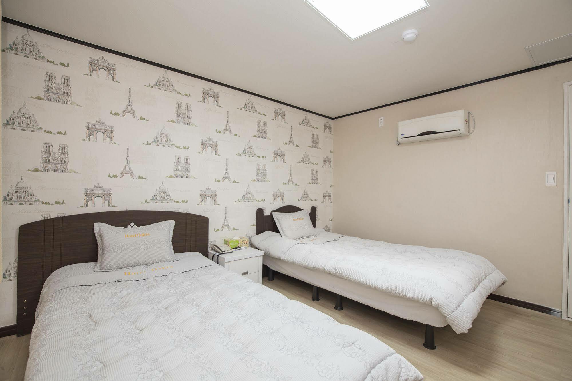 ג'גו Oakra Hotel מראה חיצוני תמונה