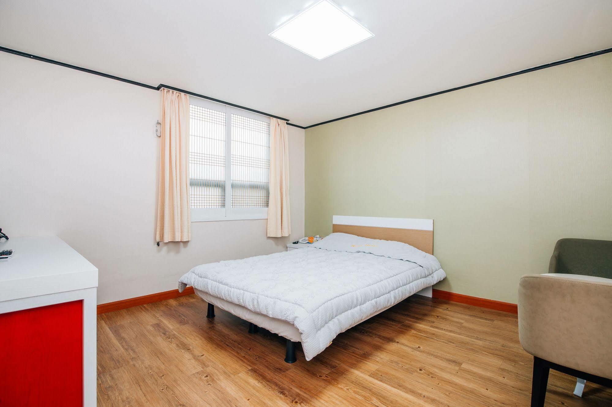 ג'גו Oakra Hotel מראה חיצוני תמונה