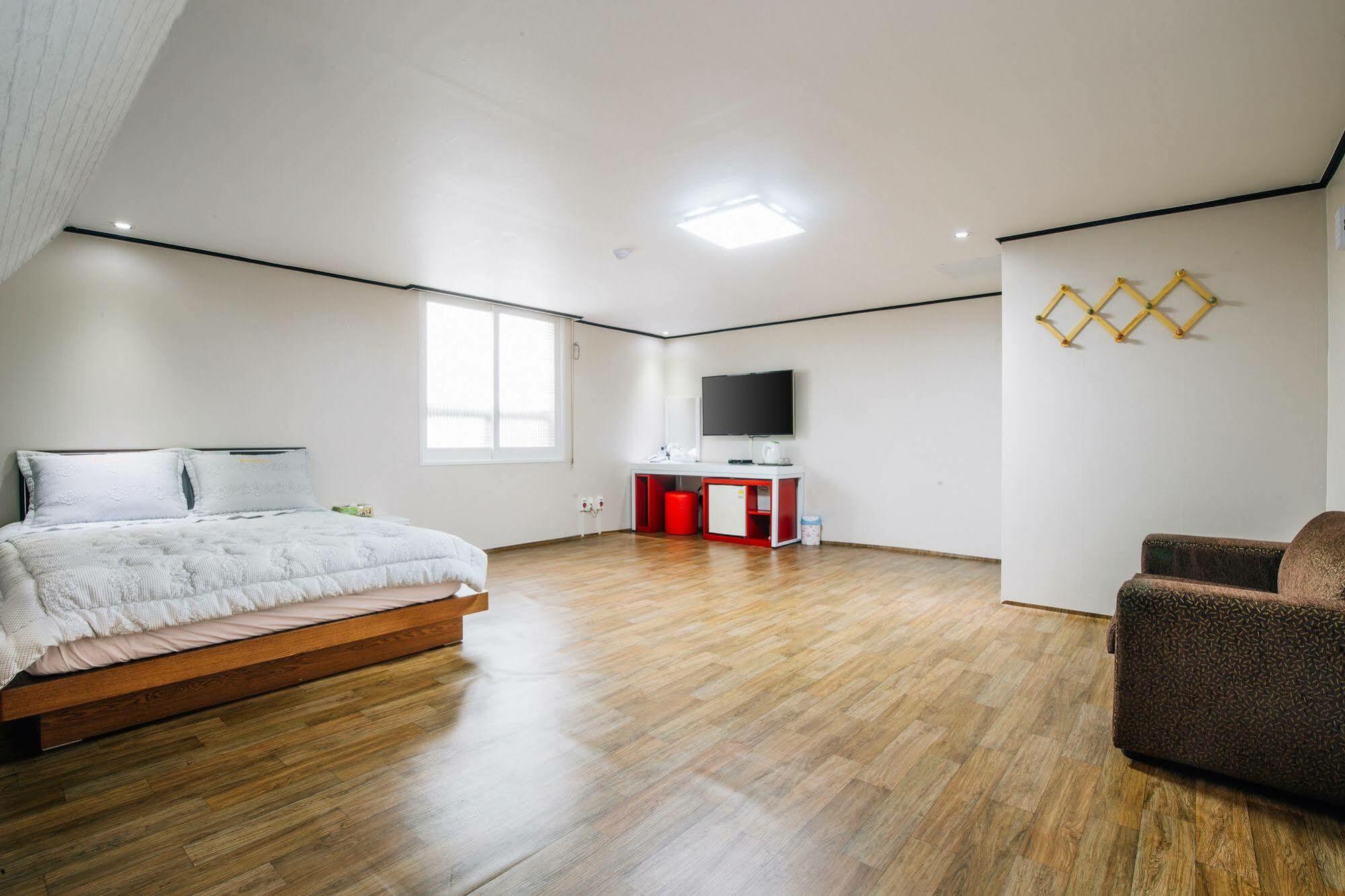 ג'גו Oakra Hotel מראה חיצוני תמונה